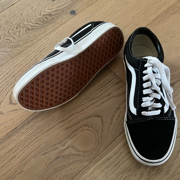 Old Skool black and white Vans. Worn once. Excellent used condition. - Picture 4 of 4